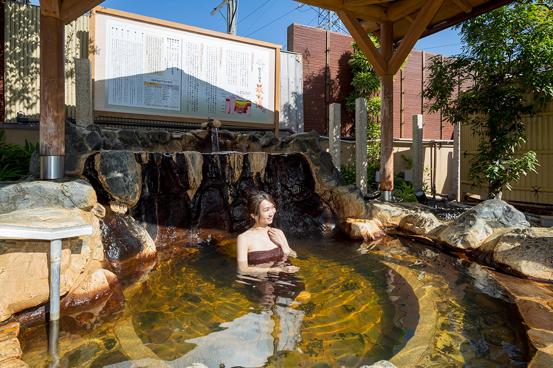 源泉岩風呂